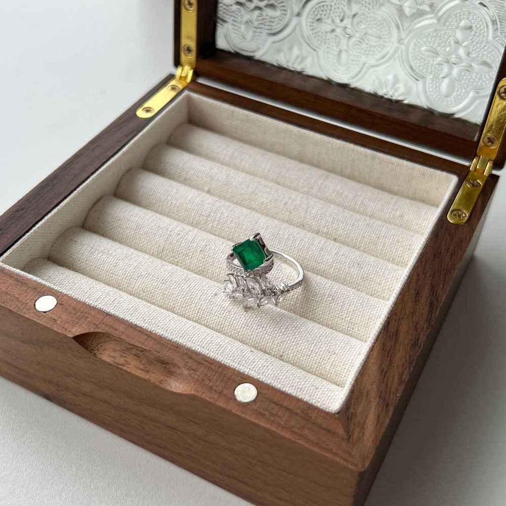 CLASSIC EMERALD STERLING SILVER RING